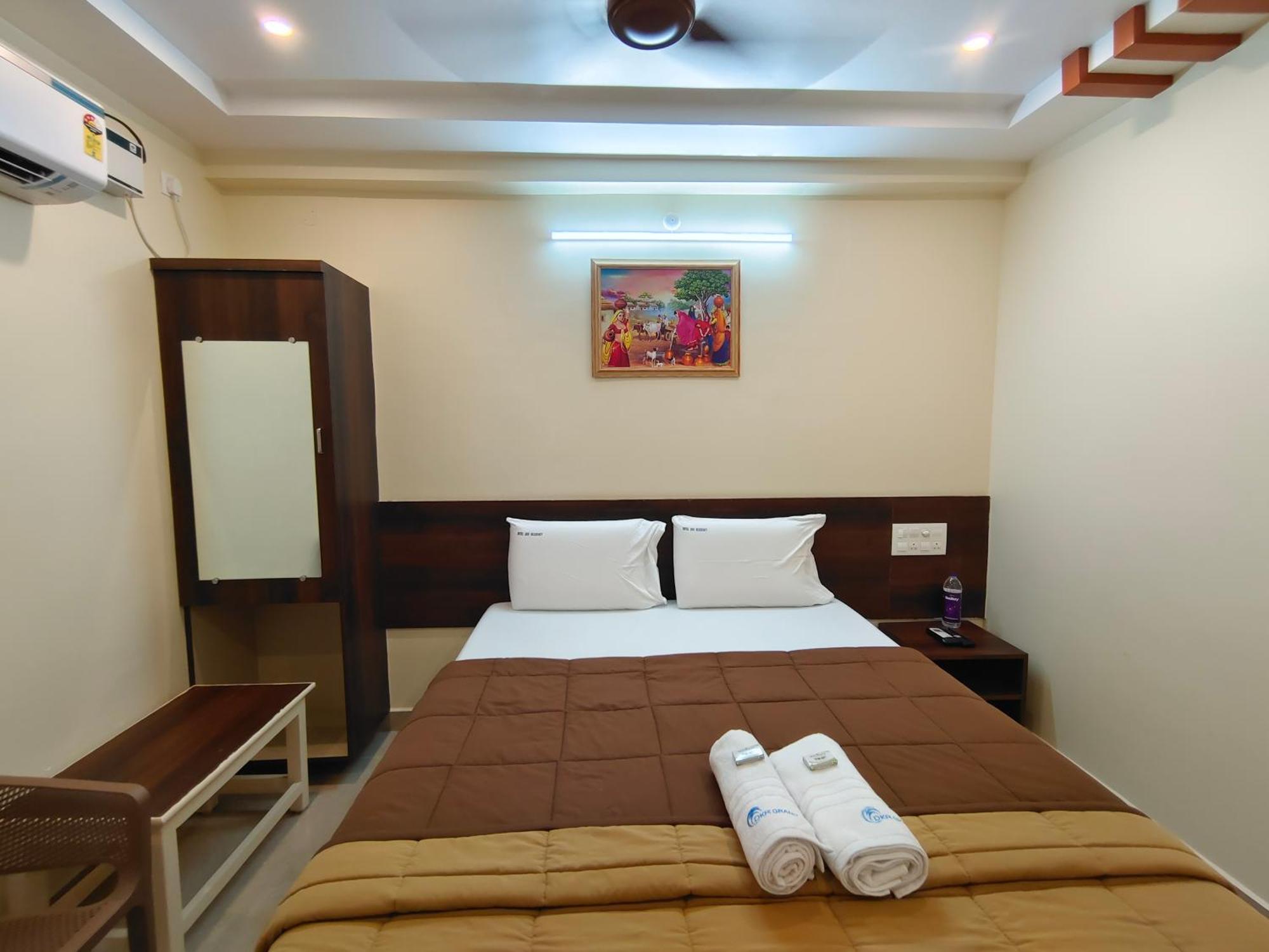 Hotel Dkr Grand Tirupati Exterior foto