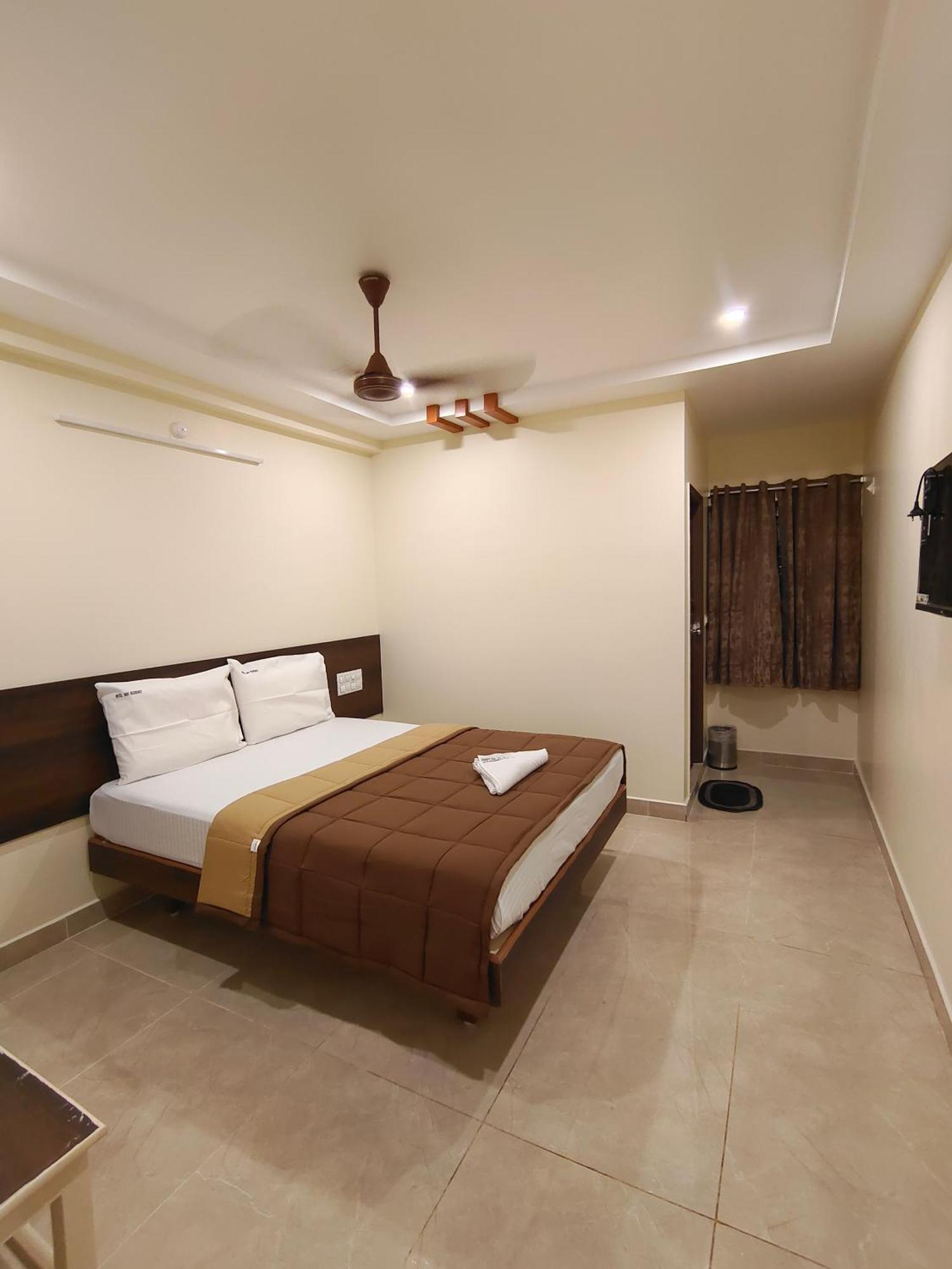 Hotel Dkr Grand Tirupati Exterior foto