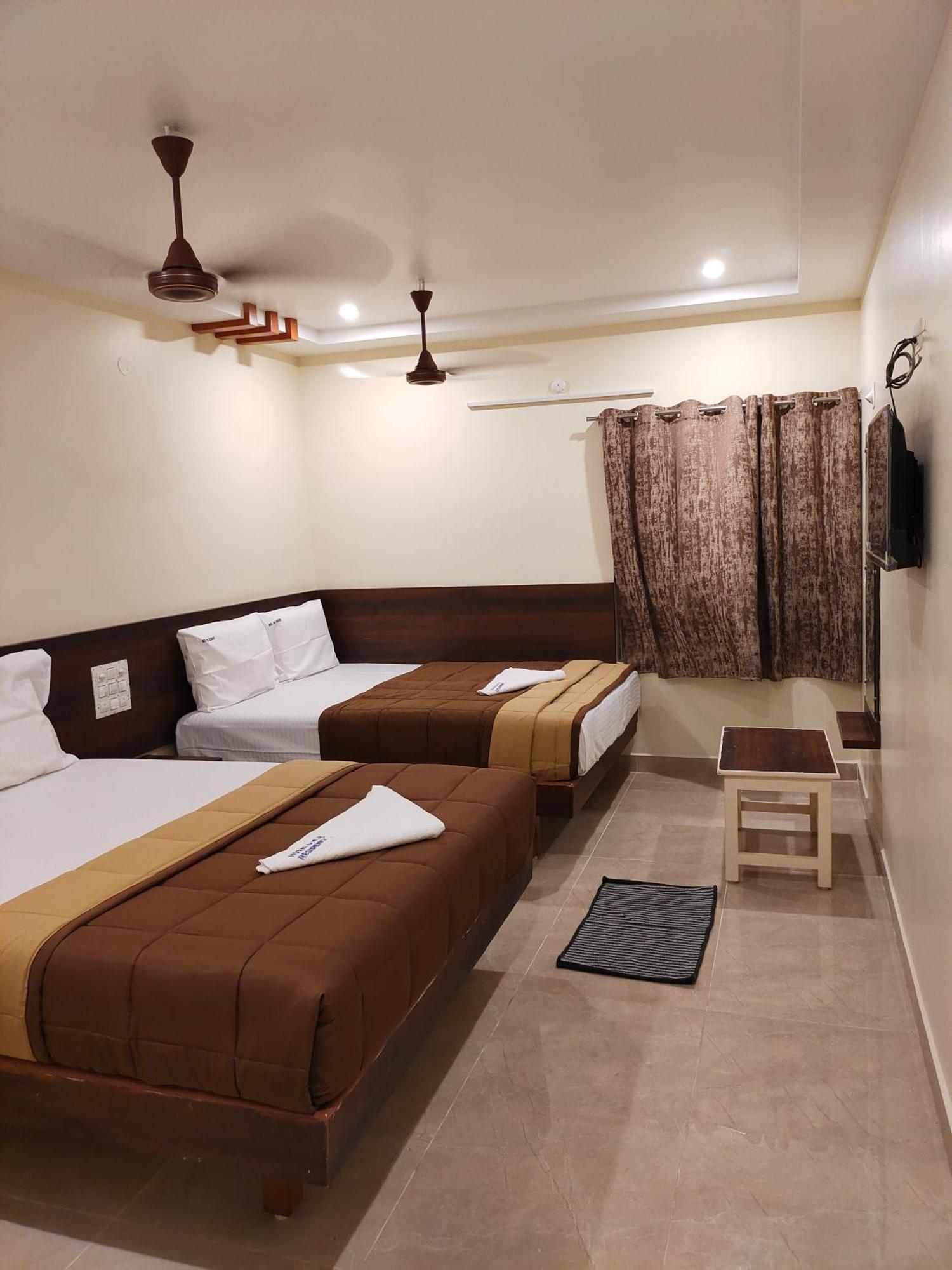 Hotel Dkr Grand Tirupati Exterior foto